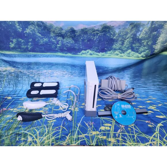 Nintendo Wii RVL-001 (Plays Gamecube) Console White 2 Controllers 2 Nunchucks - Picture 1 of 5